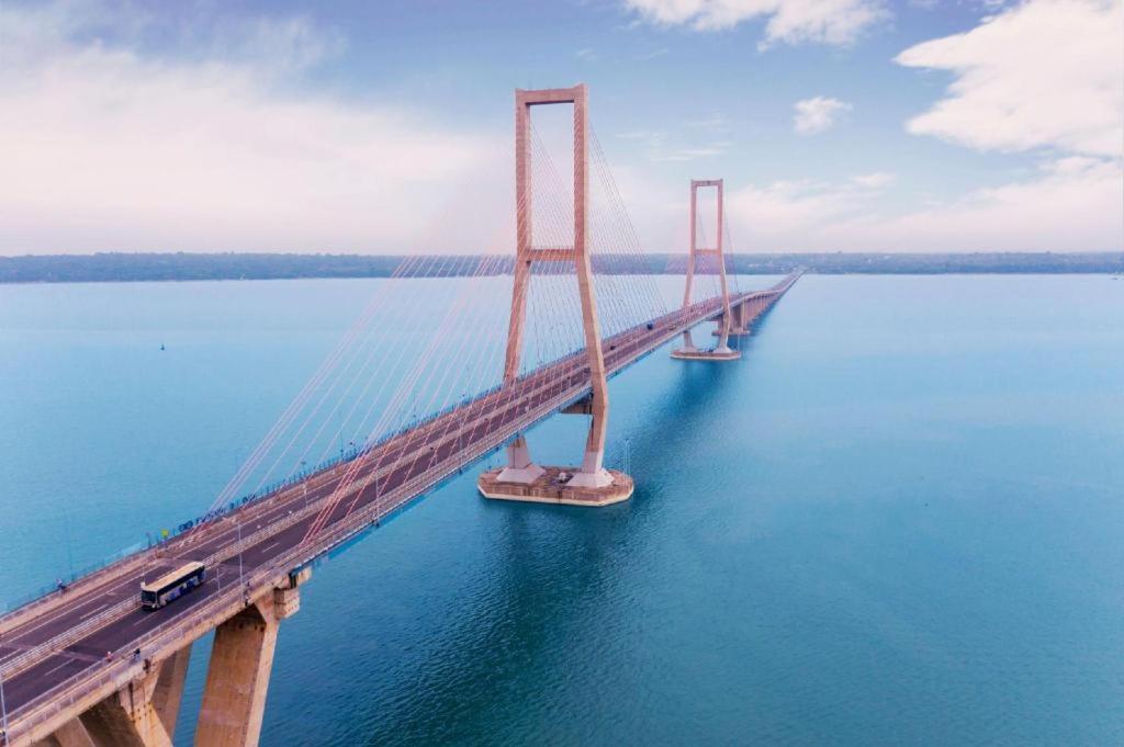Grand Sumatera Hotel Surabaja Zewnętrze zdjęcie