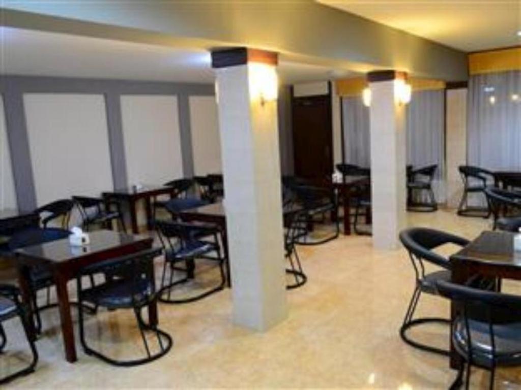 Grand Sumatera Hotel Surabaja Zewnętrze zdjęcie